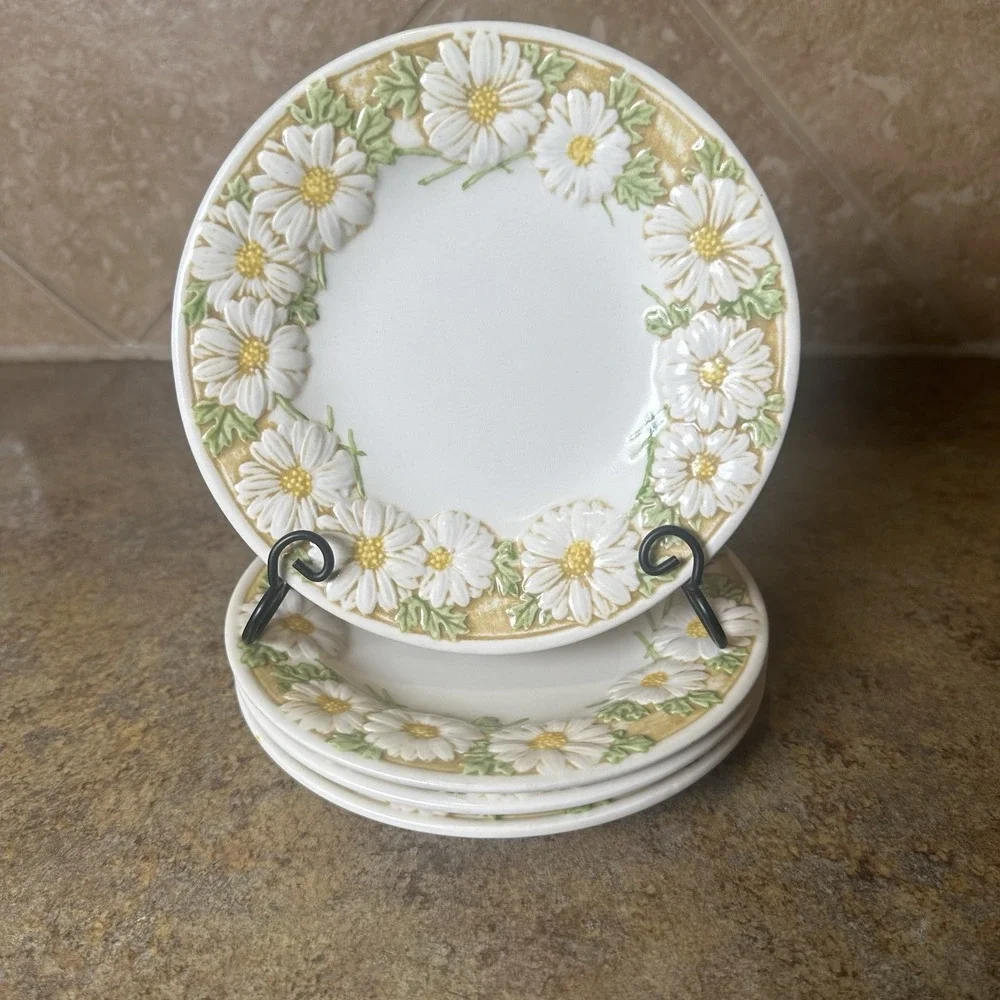 Vintage 1960's Poppytrail Metlox Sculptured Daisy Bread Plates Set Of 4 USA